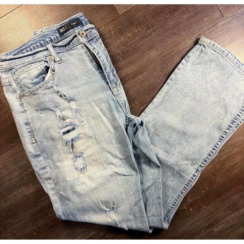 BKE Tyler Jeans Mens 33x32 Light Blue Distressed Ripped Straight Leg Denim